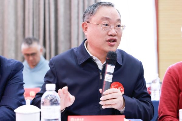 2成书记讲话.jpg 2成书记讲话.jpg